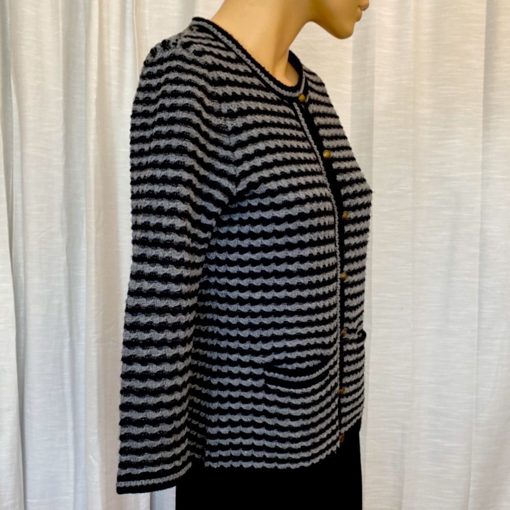 Tinley Road Cardigan Sweater Gold Buttons Retro Jacket Style Size Medium - Picture 3 of 8